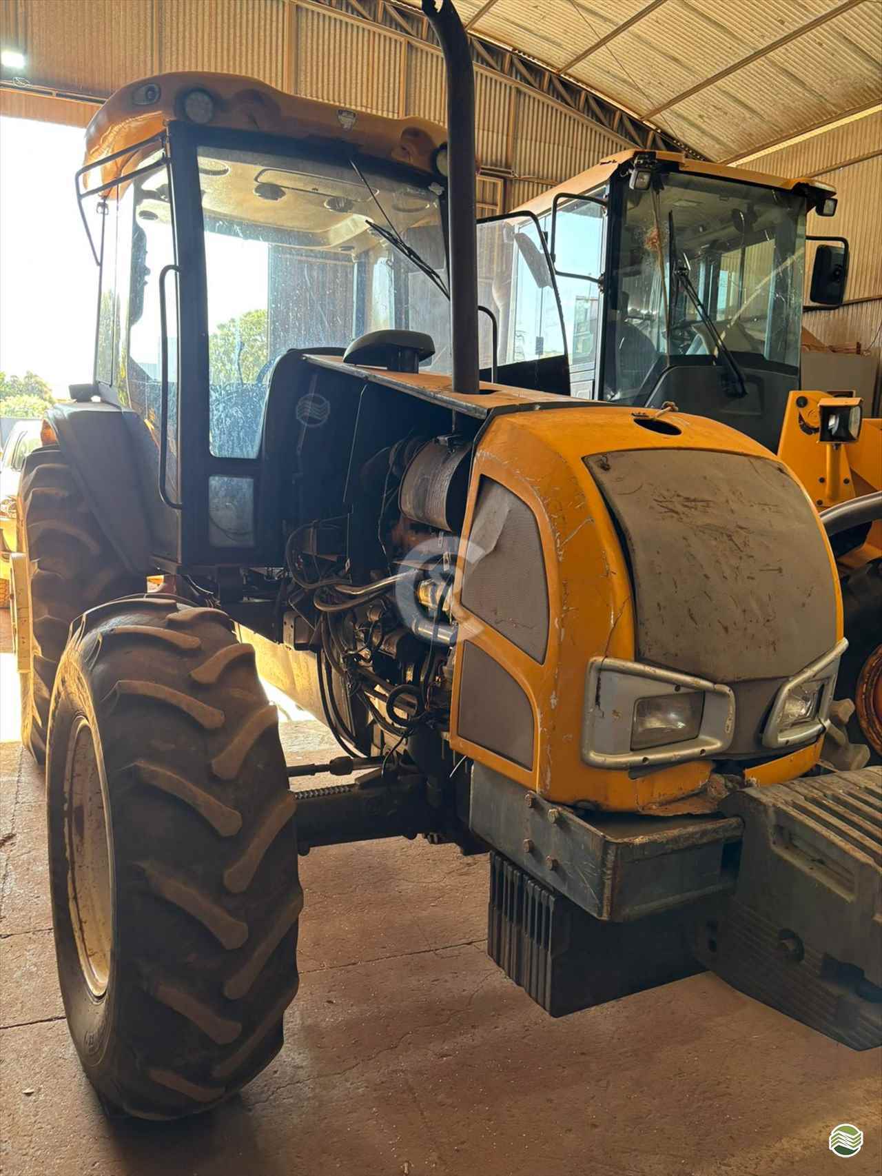 TRATOR VALTRA VALTRA BM 110 Tração 4x4 CR Máquinas Agrícolas CASSILANDIA MATO GROSSO DO SUL MS